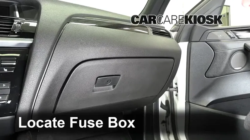 2017 BMW X4 xDrive28i 2.0L 4 Cyl. Turbo Fuse (Interior)